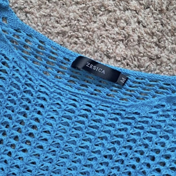 Size Medium 4 Tops - Picture 8 of 8